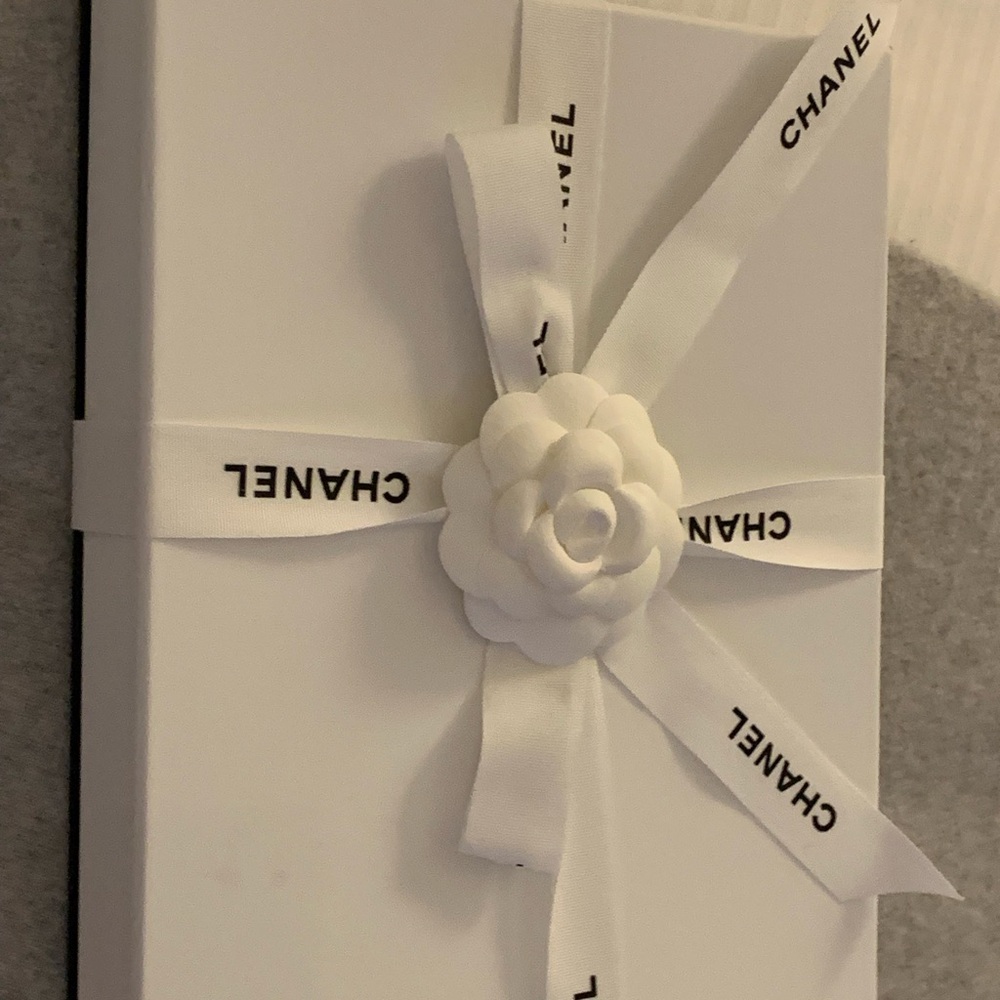 Brand new Authentic Rare from Paris Chanel White Gift Box with Ribbon,camellia. - Picture 4 of 13